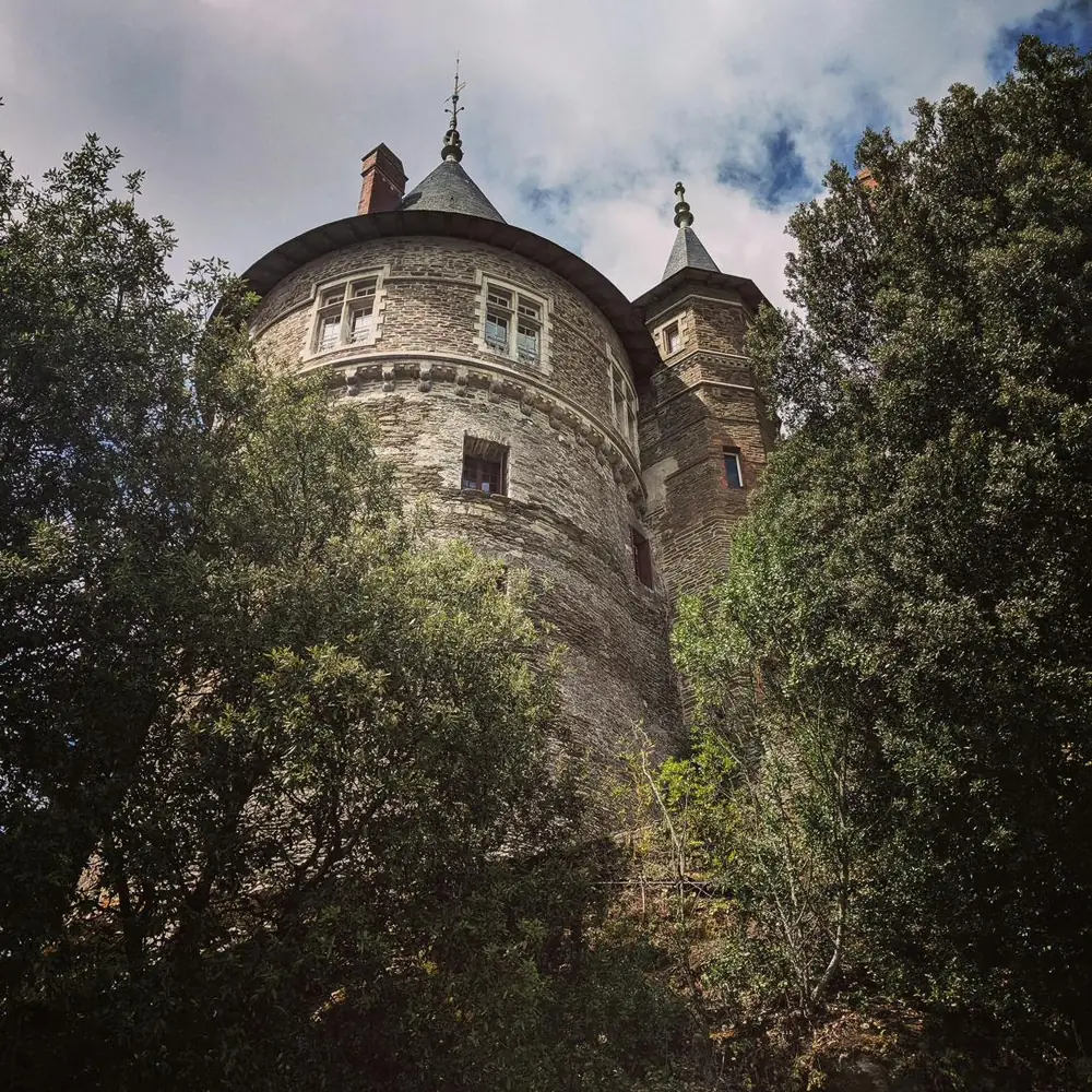 Le château médiéval de Pornic au-dessus du vieux port
