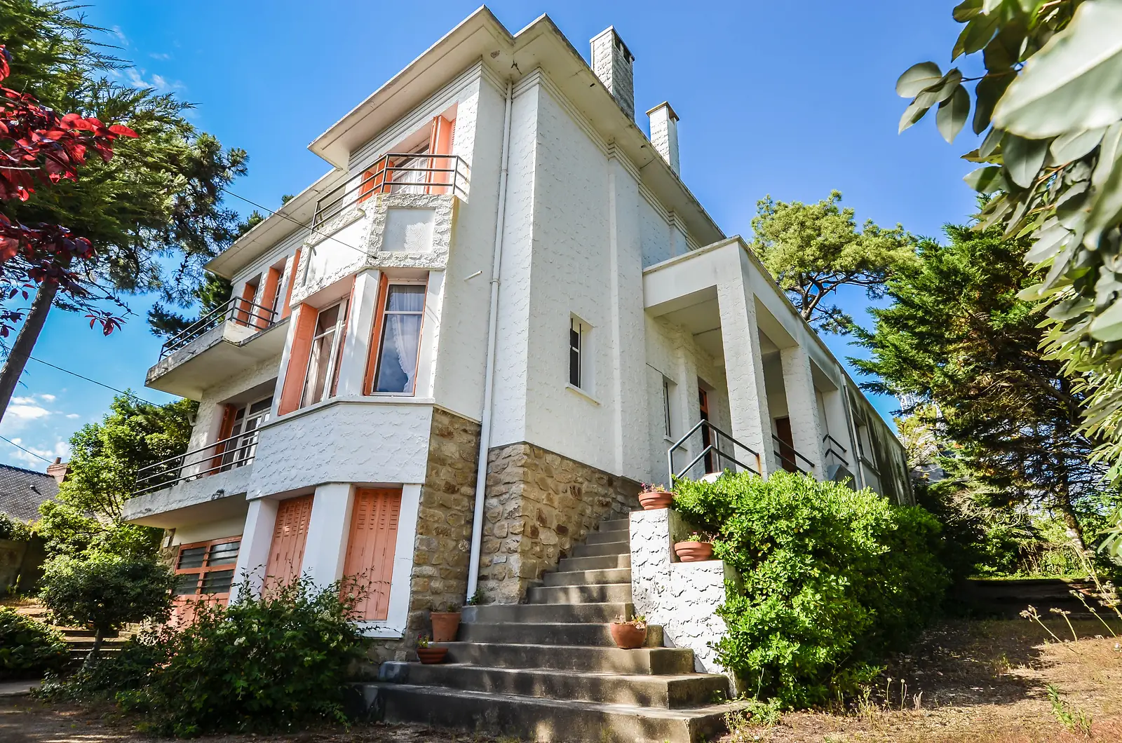 Villa Coq de Roche à La Baule, façade Art déco à enduit texturé et volumes étagés